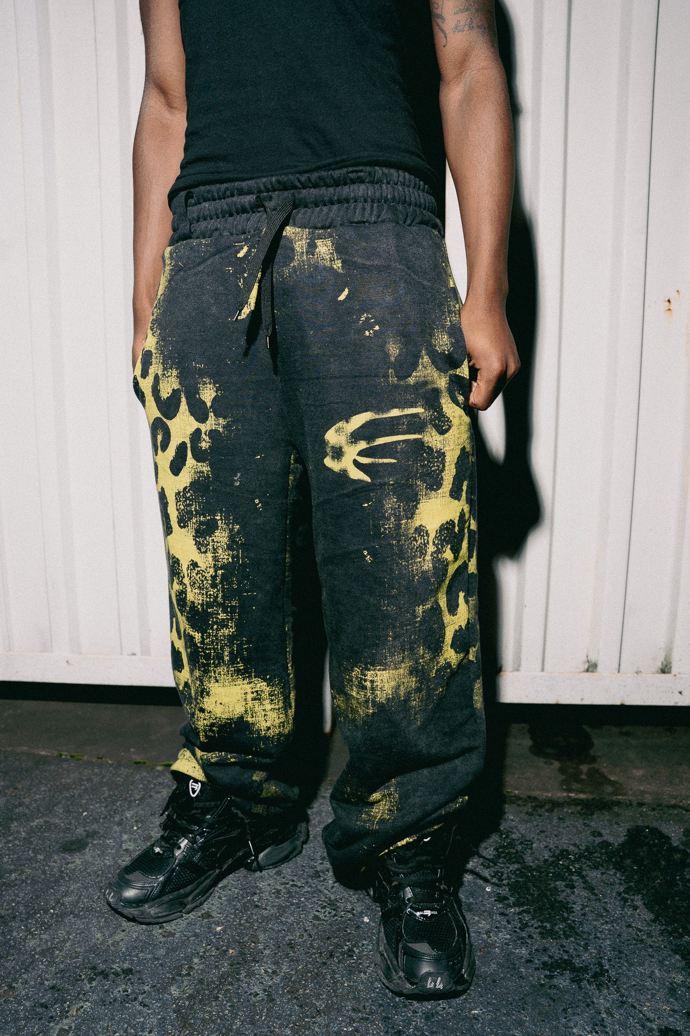 Black Reversible Fortsatta Sweats